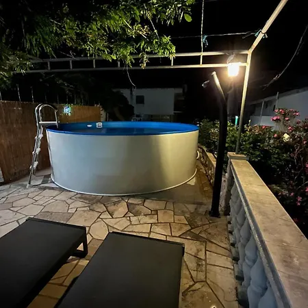 Alena בית הארחה 3*